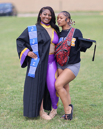 2025_Grad_Maddy-99