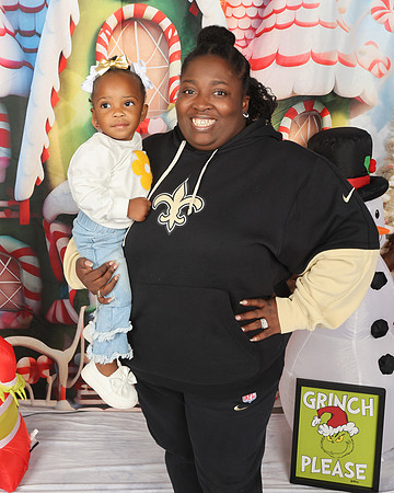 2024_Christmas_MitchellFamily-45