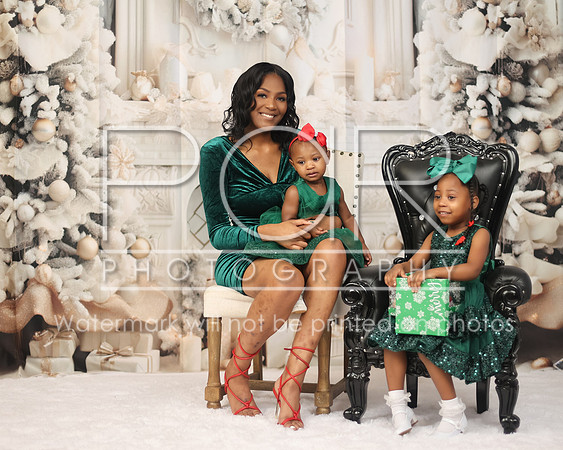 2024_Christmas_Amber-2