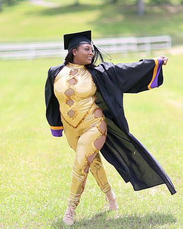 2025_Grad_Maddy-58