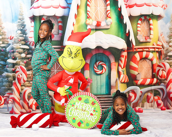 2024_Christmas_Twins-15