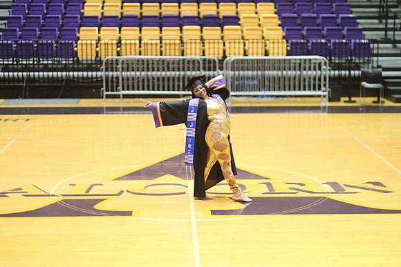 2025_Grad_Maddy-45