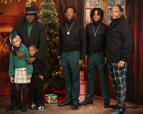 2024_Christmas_Zaniyah-13
