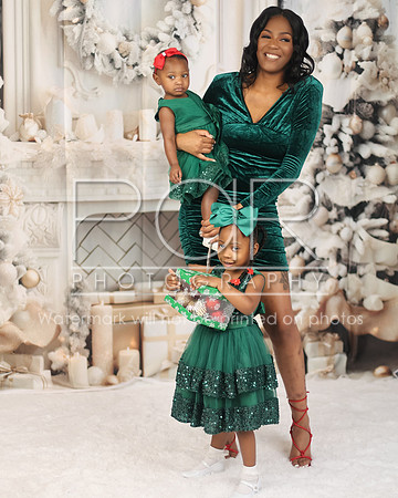 2024_Christmas_Amber-10