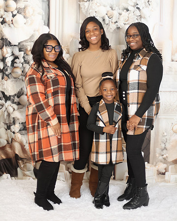 2024_Christmas_Alisha-7