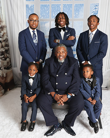 2024_Christmas_MitchellFamily-13