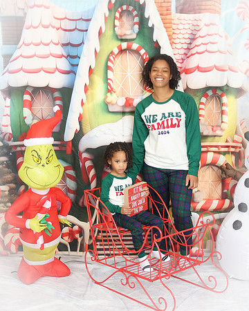 2024_Christmas_Cynthia-23