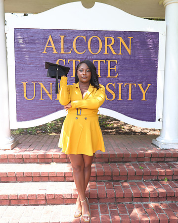 2025_Grad_Maddy-31
