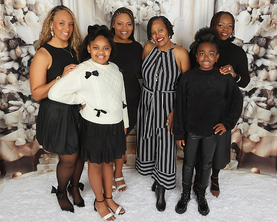 2024_Christmas_Monifah-54