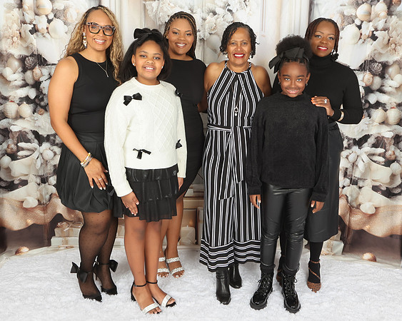 2024_Christmas_Monifah-53