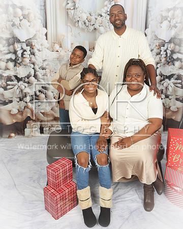 2024_Holiday_D_Kyles-4