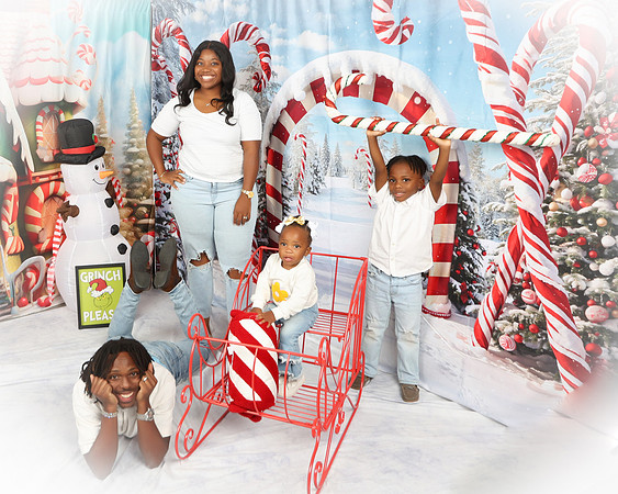 2024_Christmas_MitchellFamily-49
