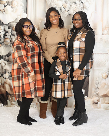 2024_Christmas_Alisha-6