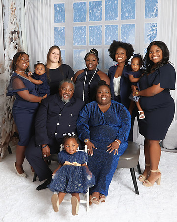 2024_Christmas_MitchellFamily-6