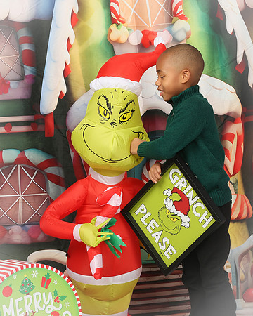 2024_Christmas_Griffins-6