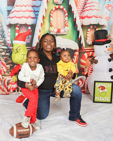 2024_Christmas_MitchellFamily-34
