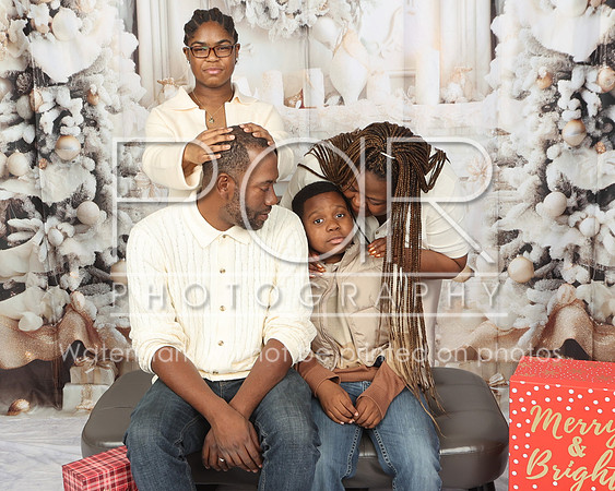 2024_Holiday_D_Kyles-5