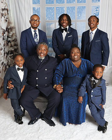 2024_Christmas_MitchellFamily-12