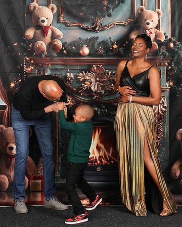 2024_Christmas_Griffins-37