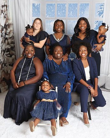 2024_Christmas_MitchellFamily-8