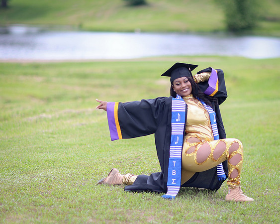 2025_Grad_Maddy-49