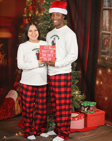 2024_Christmas_Maternity_Emily-38