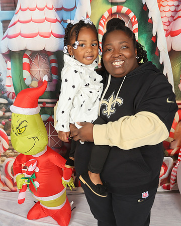 2024_Christmas_MitchellFamily-40