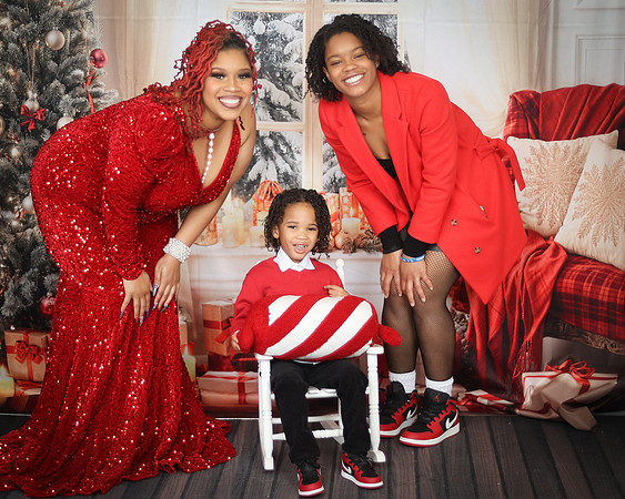 2024_Christmas_Cynthia-3