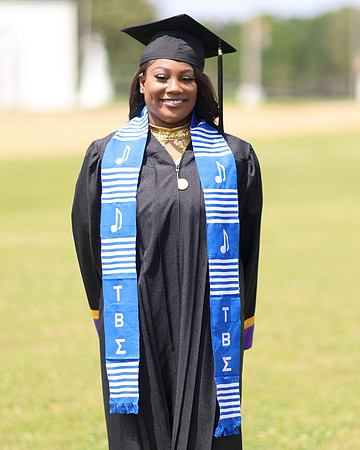 2025_Grad_Maddy-68