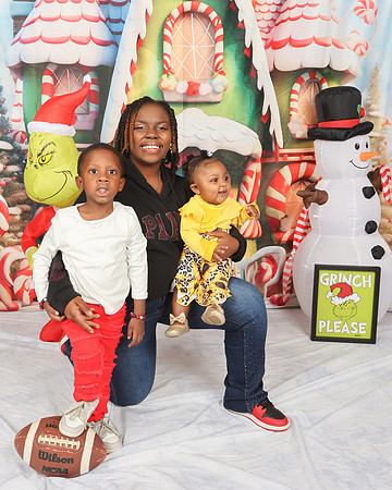 2024_Christmas_MitchellFamily-33