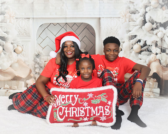 2024_Christmas_Antoinette Clark-5