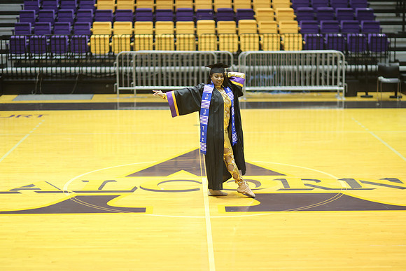 2025_Grad_Maddy-42