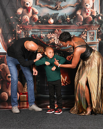 2024_Christmas_Griffins-34
