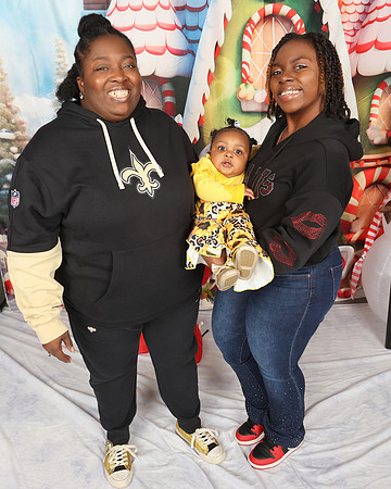2024_Christmas_MitchellFamily-38