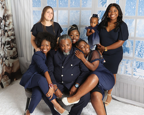 2024_Christmas_MitchellFamily-15