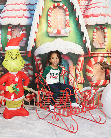 2024_Christmas_Cynthia-22