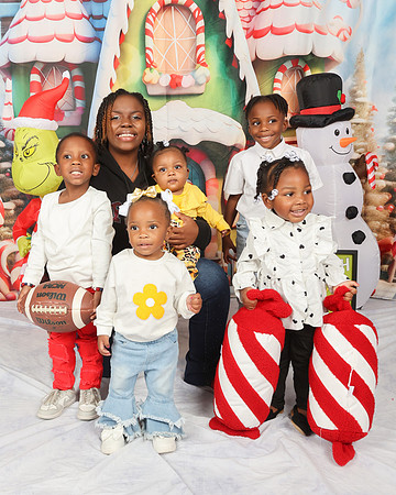 2024_Christmas_MitchellFamily-37