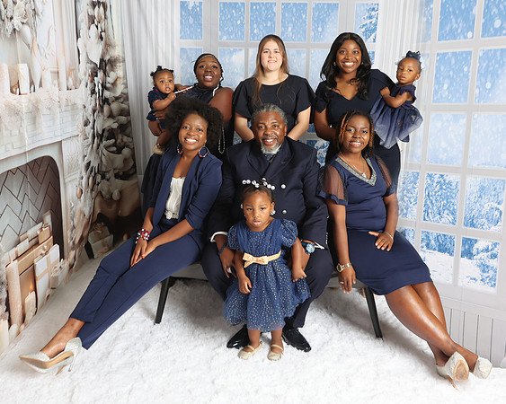 2024_Christmas_MitchellFamily-16