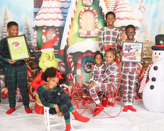 2024_Christmas_Shaniqua-15
