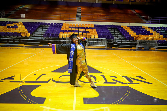 2025_Grad_Maddy-48