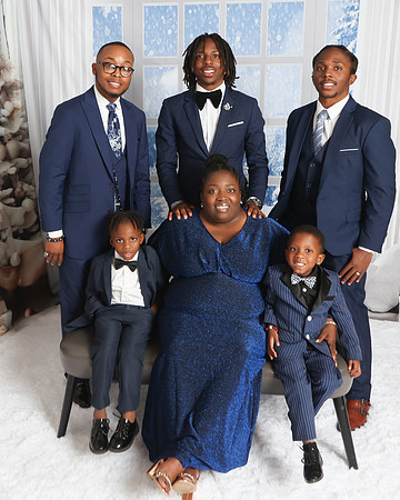 2024_Christmas_MitchellFamily-10