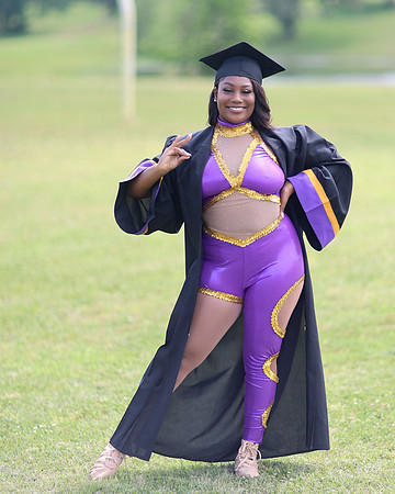 2025_Grad_Maddy-76