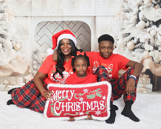 2024_Christmas_Antoinette Clark-4