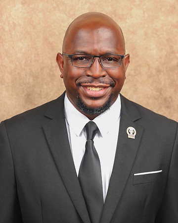 2025_Headshots_CoreyTurner-4