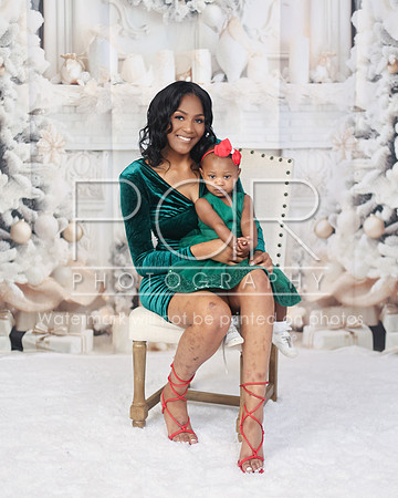2024_Christmas_Amber-6