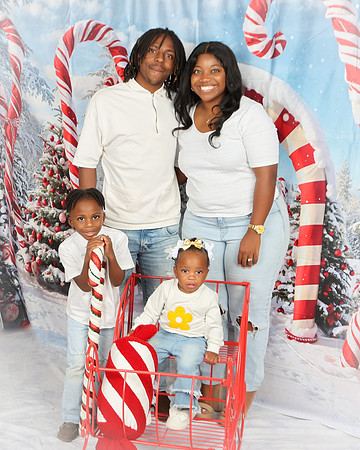 2024_Christmas_MitchellFamily-47