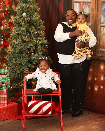 2024_Christmas_MitchellFamily-46