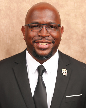 2025_Headshots_CoreyTurner-3