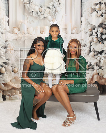 2024_Christmas_Latorica-16