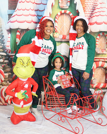 2024_Christmas_Cynthia-27